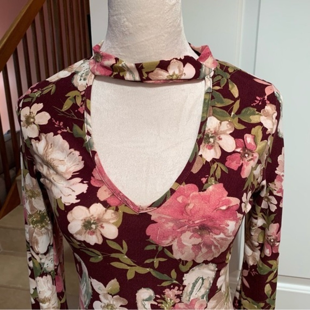 VIBE-Sportwear. Beautiful floral purple/cream/pink flowers. Split on sid…